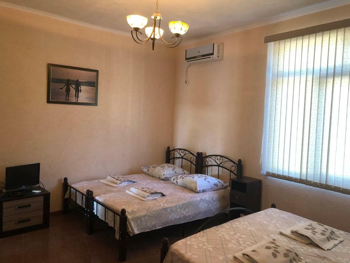 Emiliya Guest House Gagra Exterior foto